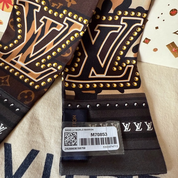 Louis Vuitton Silk Scarf Bandeau LV World Maroon New - Picture 14 of 15